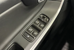 valkoinen Volvo S60 2016 kuva 23.