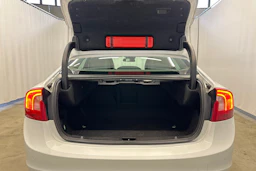 valkoinen Volvo S60 2016 kuva 25.