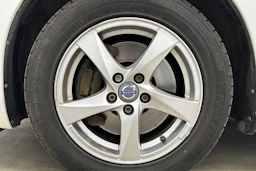 valkoinen Volvo S60 2016 kuva 26.
