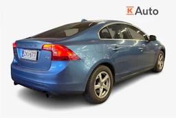 sininen Volvo S60 2016 kuva 2.