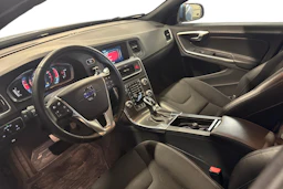 sininen Volvo S60 2016 kuva 3.