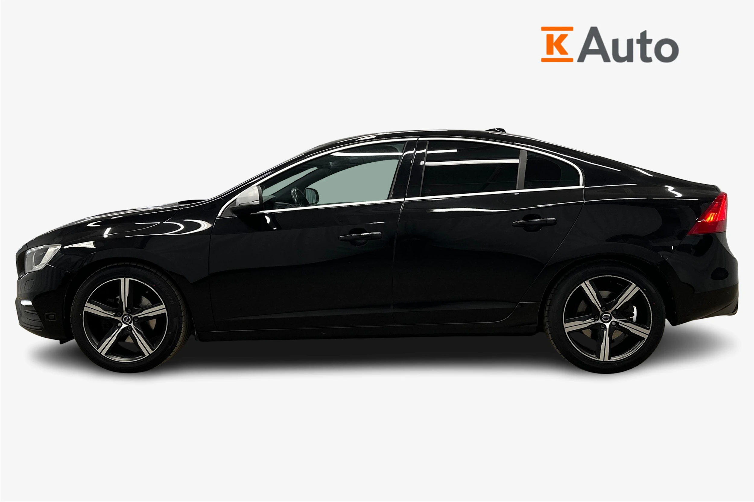 musta Volvo S60 2017 kuva 5.