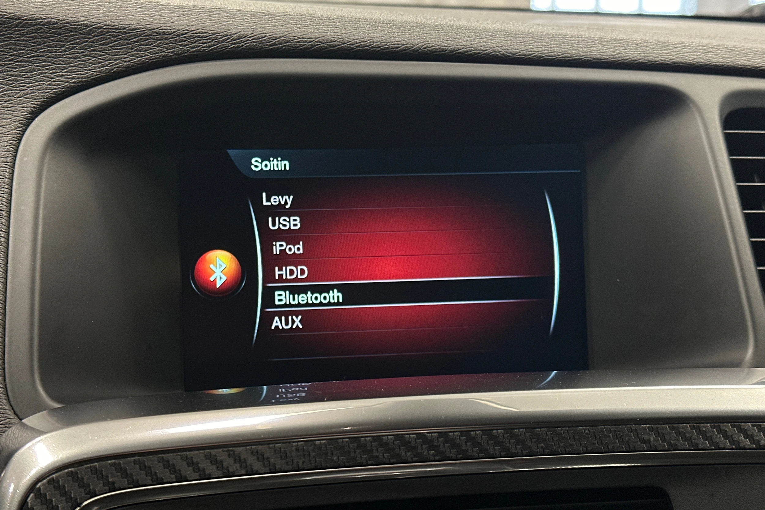musta Volvo S60 2017 kuva 17.