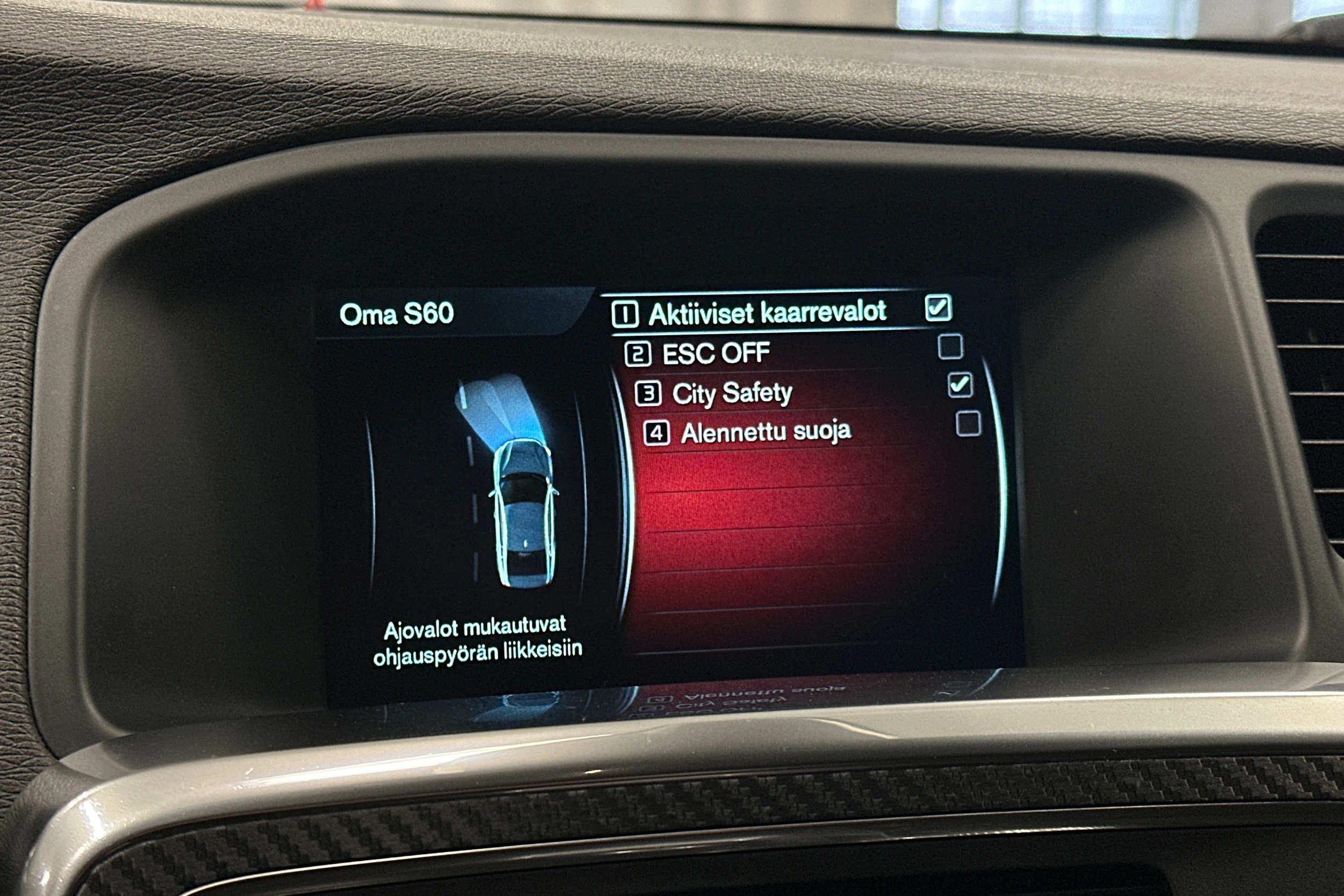 musta Volvo S60 2017 kuva 18.