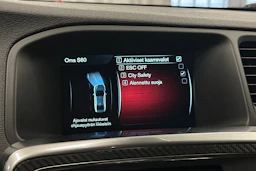 musta Volvo S60 2017 kuva 18.