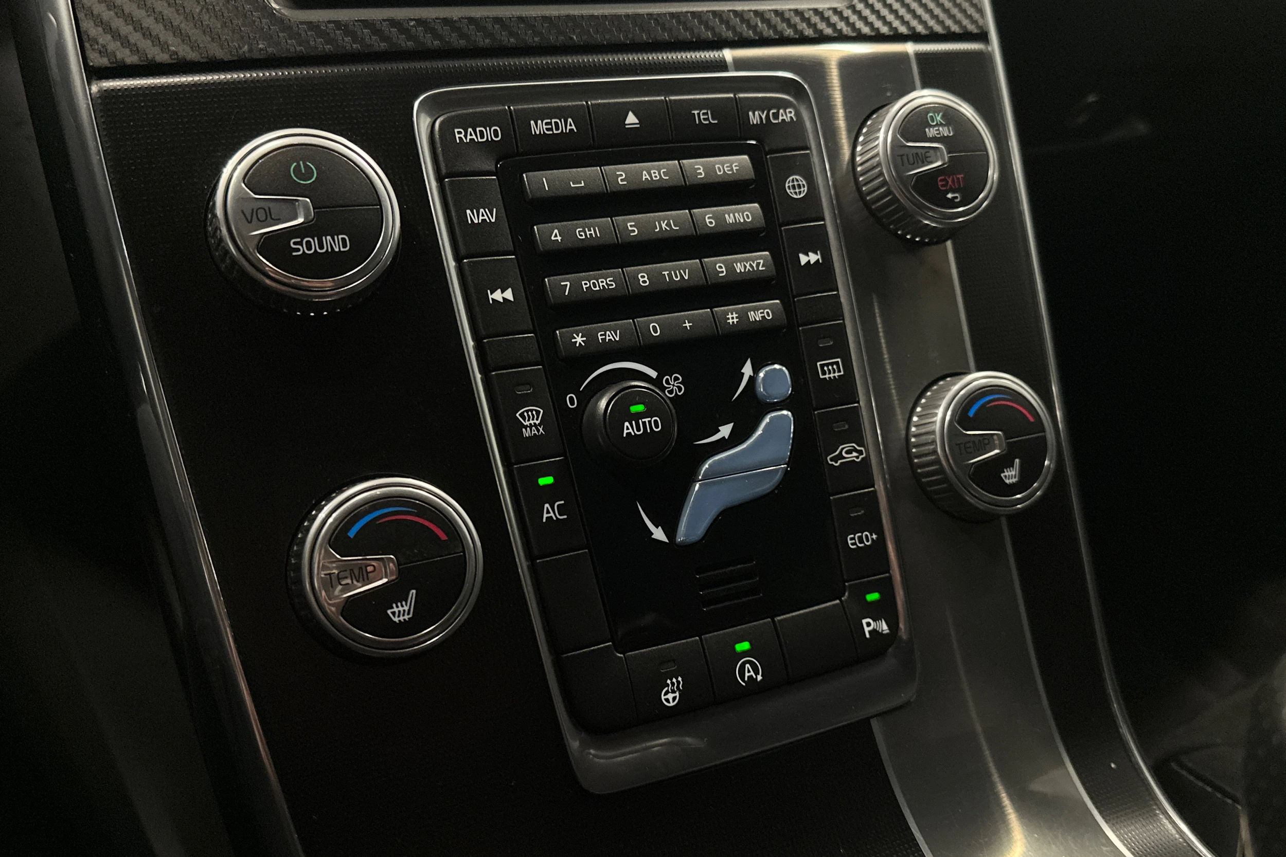 musta Volvo S60 2017 kuva 20.