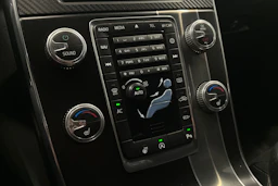 musta Volvo S60 2017 kuva 20.