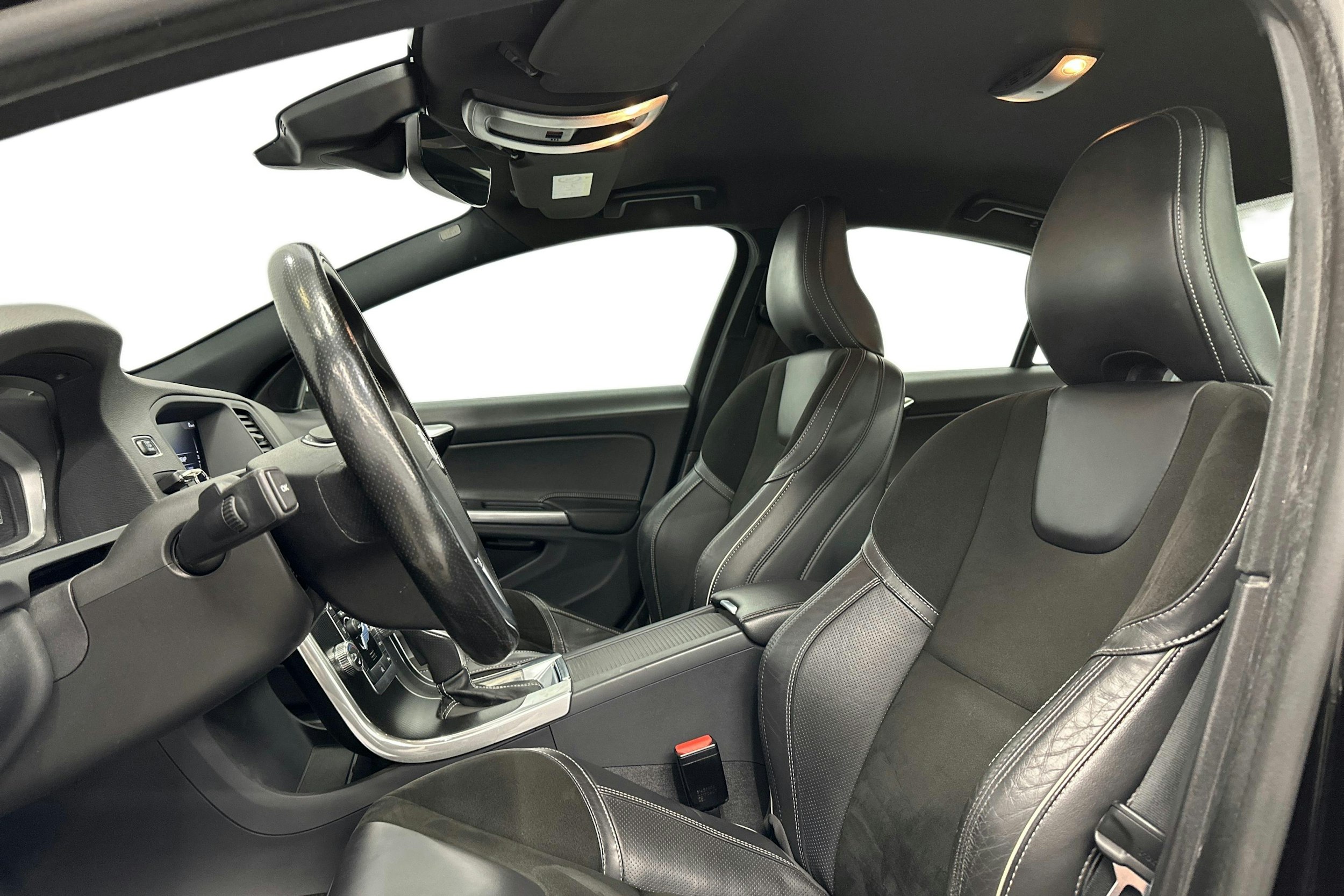 musta Volvo S60 2017 kuva 10.