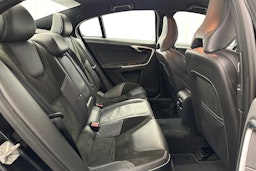 musta Volvo S60 2017 kuva 13.