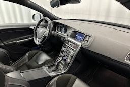 musta Volvo S60 2017 kuva 14.