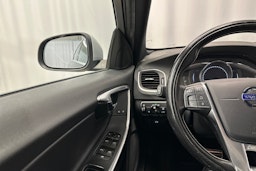 musta Volvo S60 2017 kuva 19.