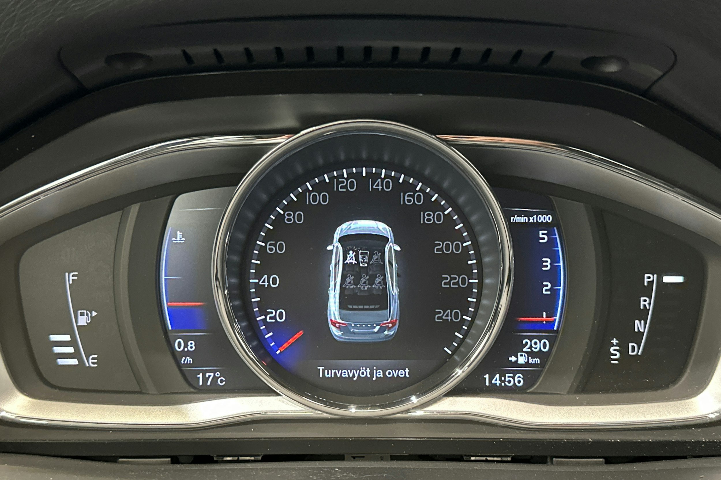 musta Volvo S60 2017 kuva 22.