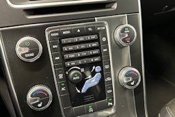 musta Volvo S60 2017 kuva 25.