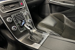 musta Volvo S60 2017 kuva 26.