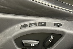musta Volvo S60 2017 kuva 28.