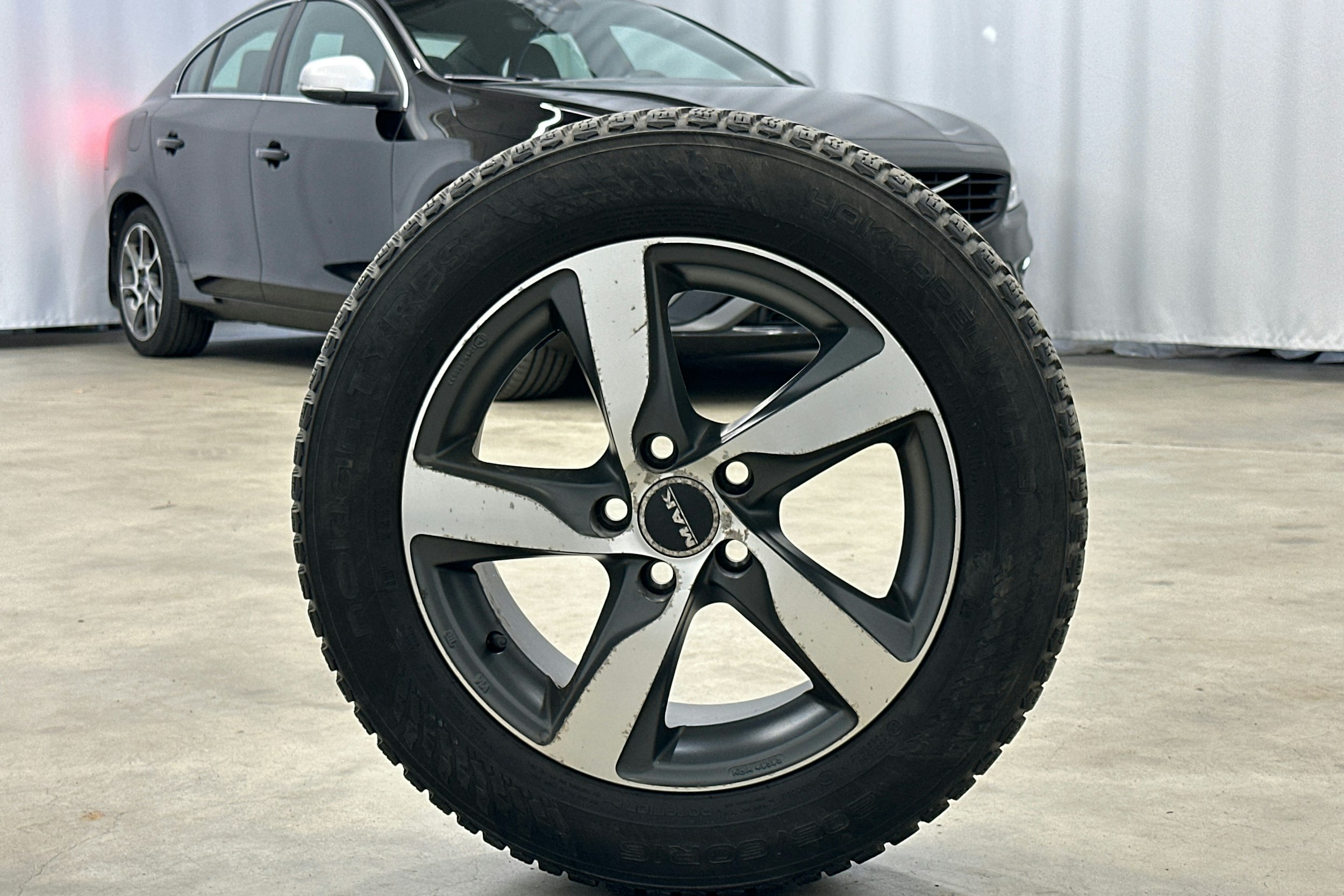 musta Volvo S60 2017 kuva 30.