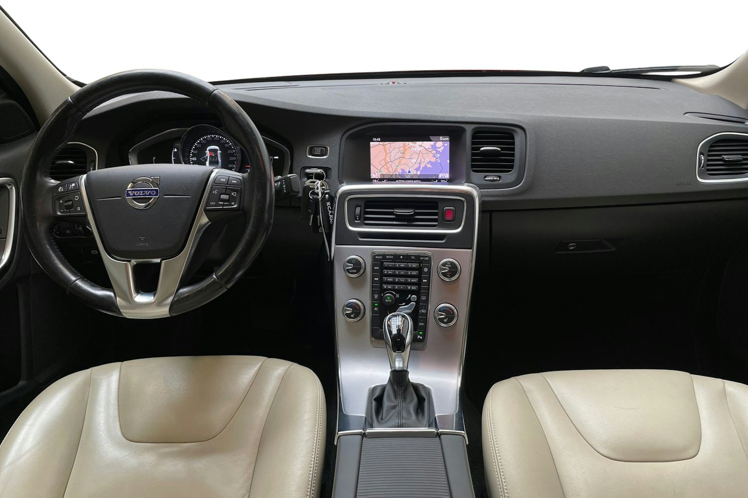 punainen Volvo S60 2017 kuva 9.