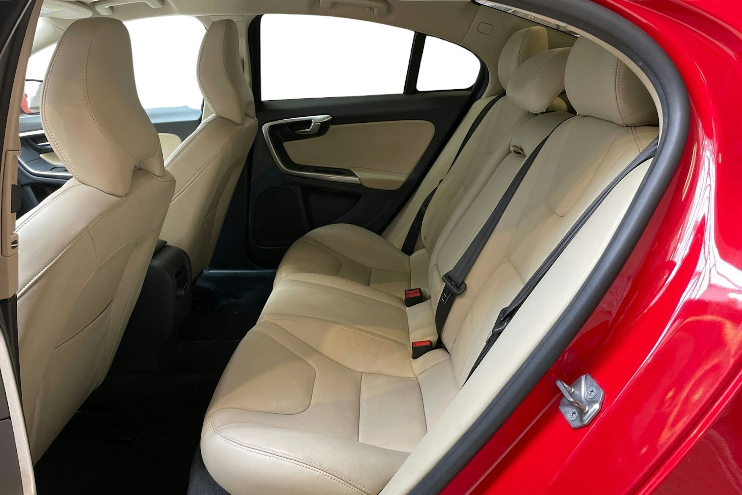punainen Volvo S60 2017 kuva 10.