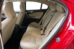 punainen Volvo S60 2017 kuva 10.