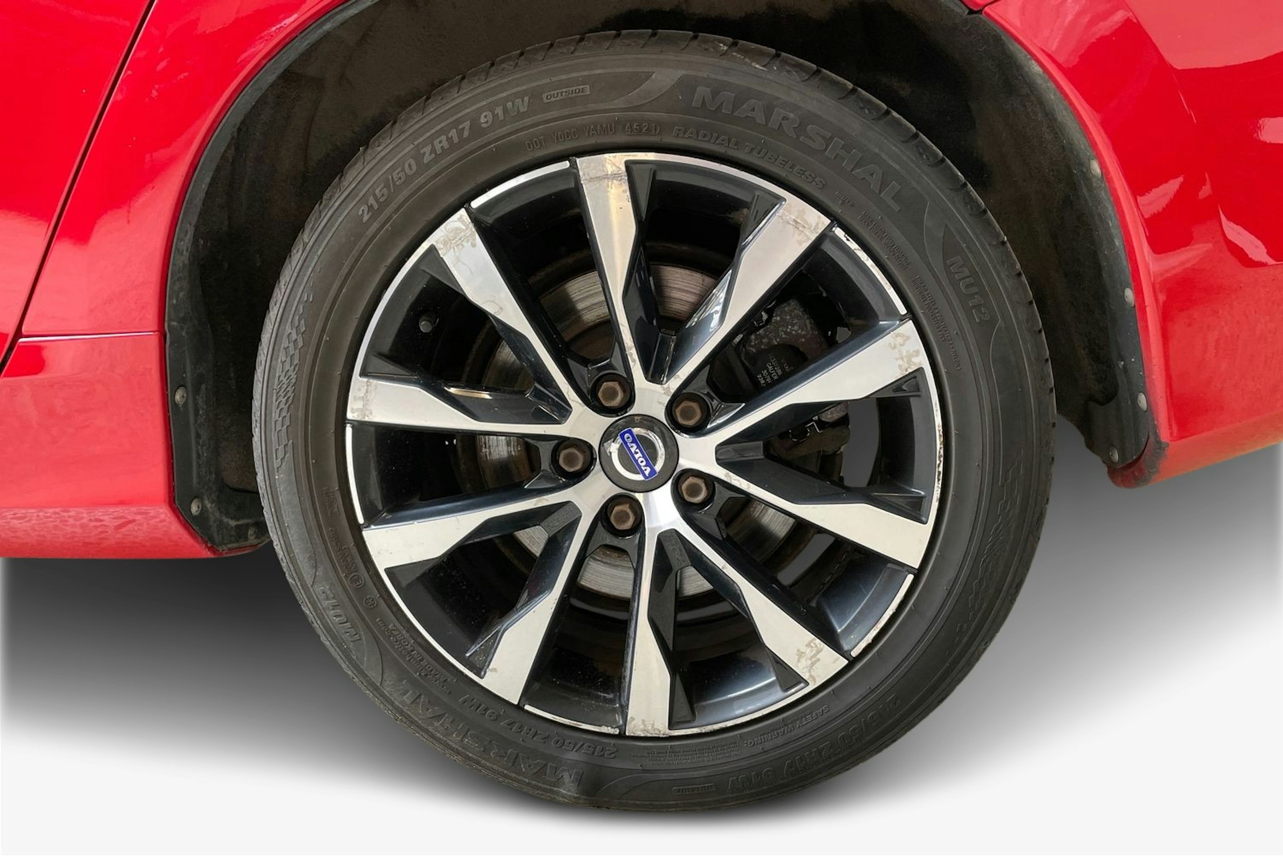 punainen Volvo S60 2017 kuva 11.