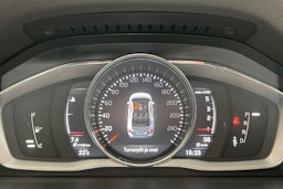 punainen Volvo S60 2017 kuva 14.