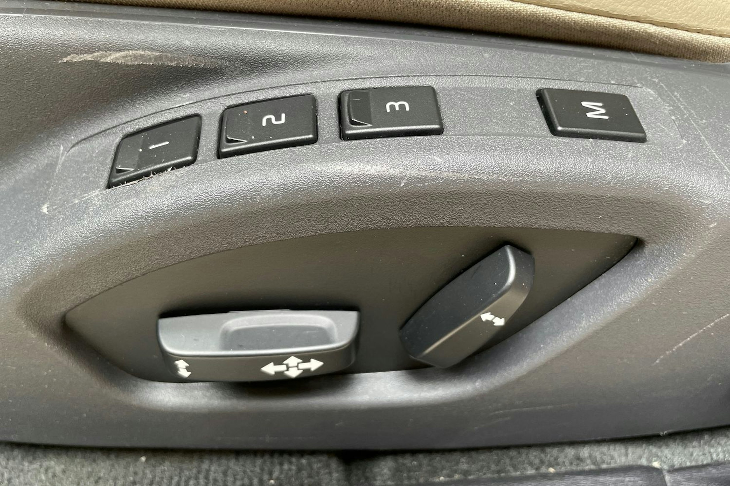 punainen Volvo S60 2017 kuva 19.