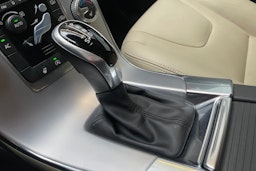 punainen Volvo S60 2017 kuva 24.
