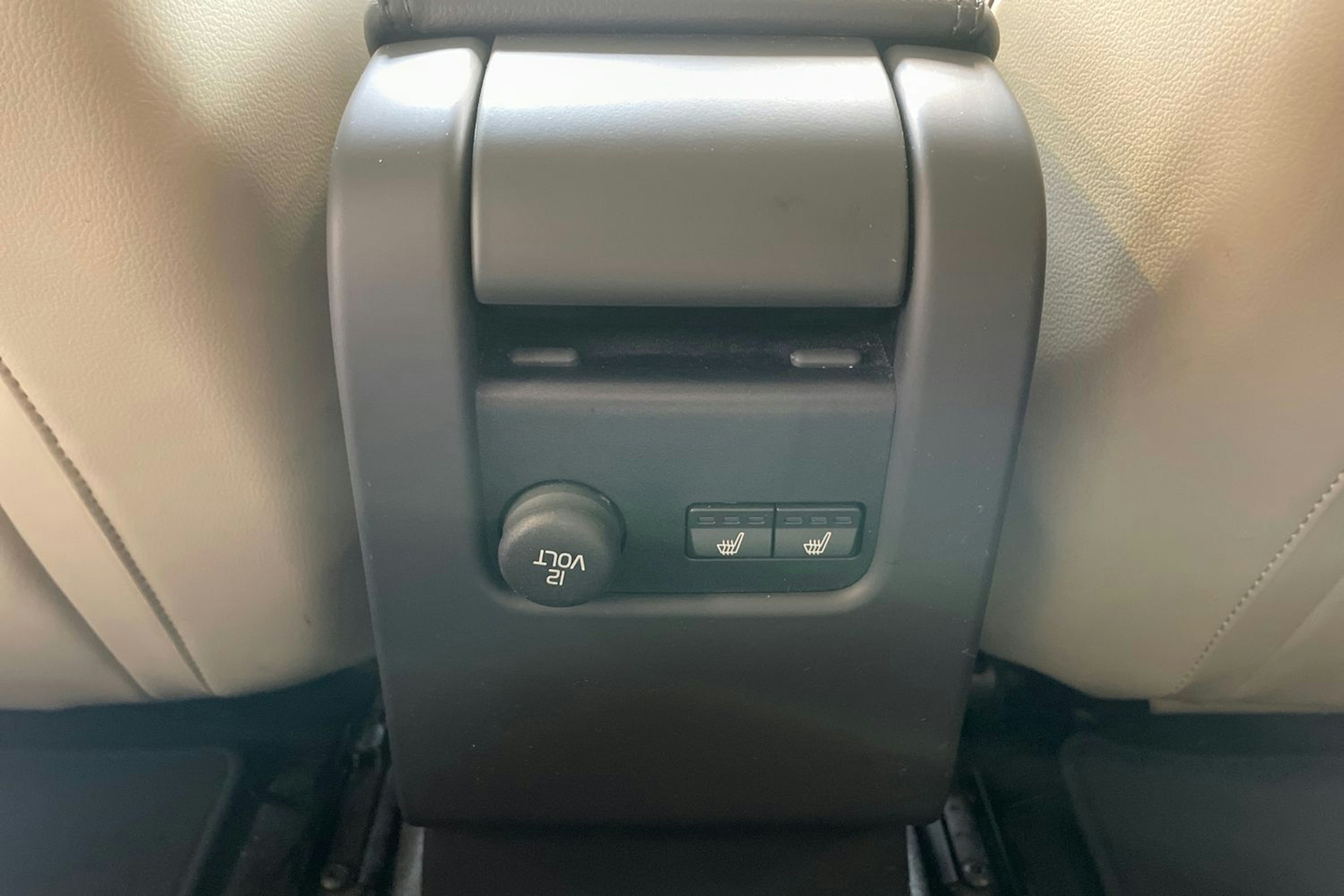 punainen Volvo S60 2017 kuva 27.