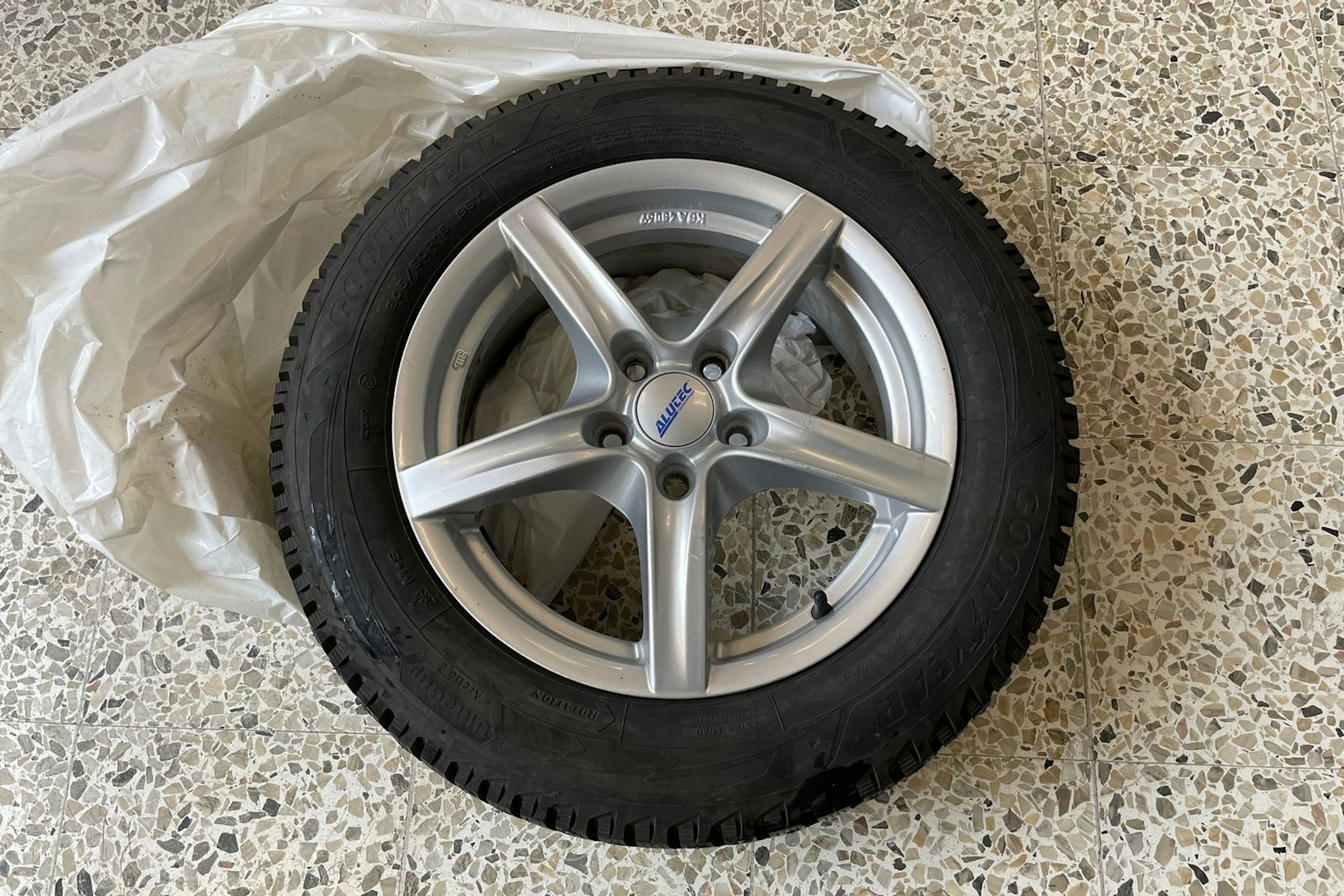 punainen Volvo S60 2017 kuva 29.