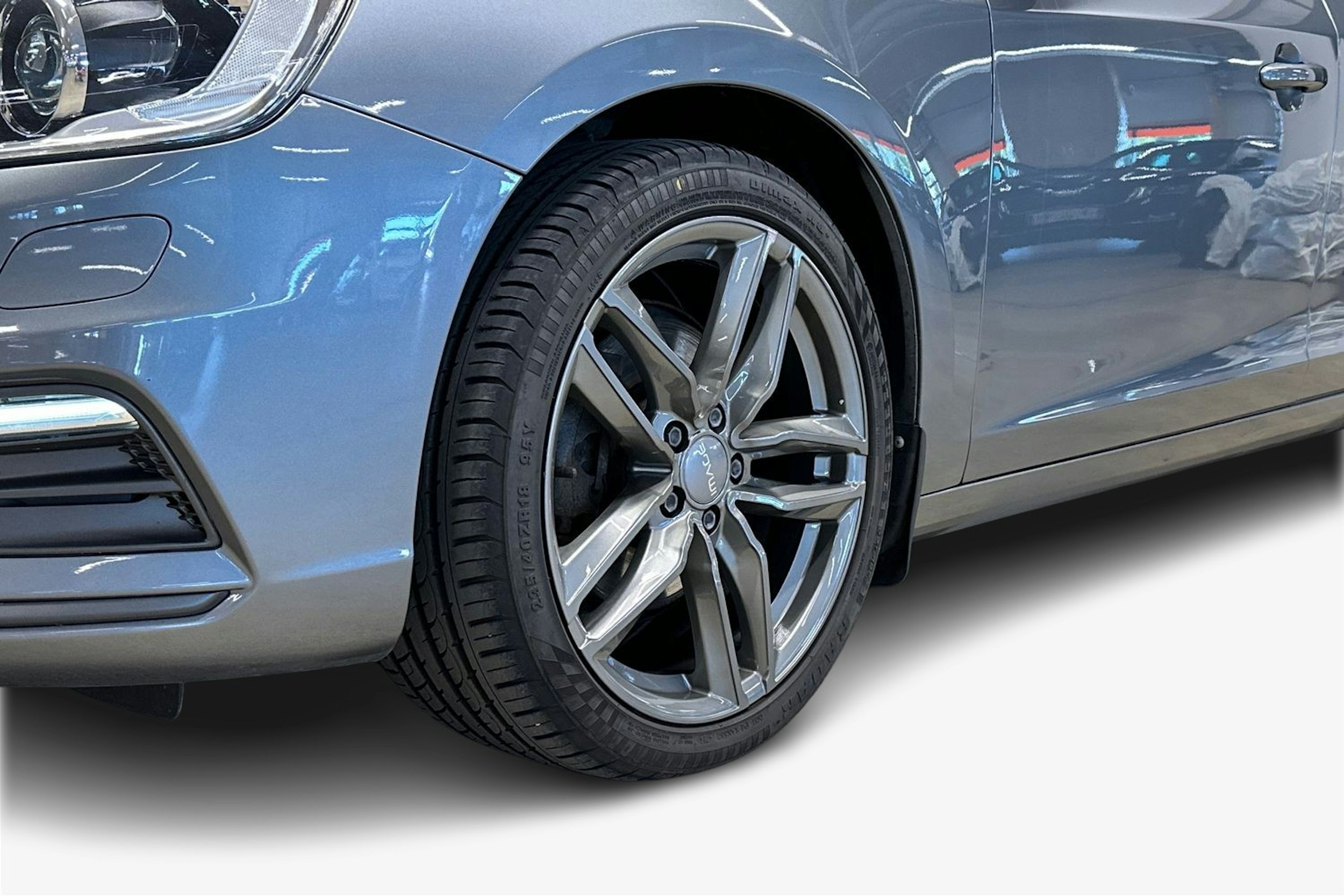 harmaa Volvo S60 2017 kuva 7.