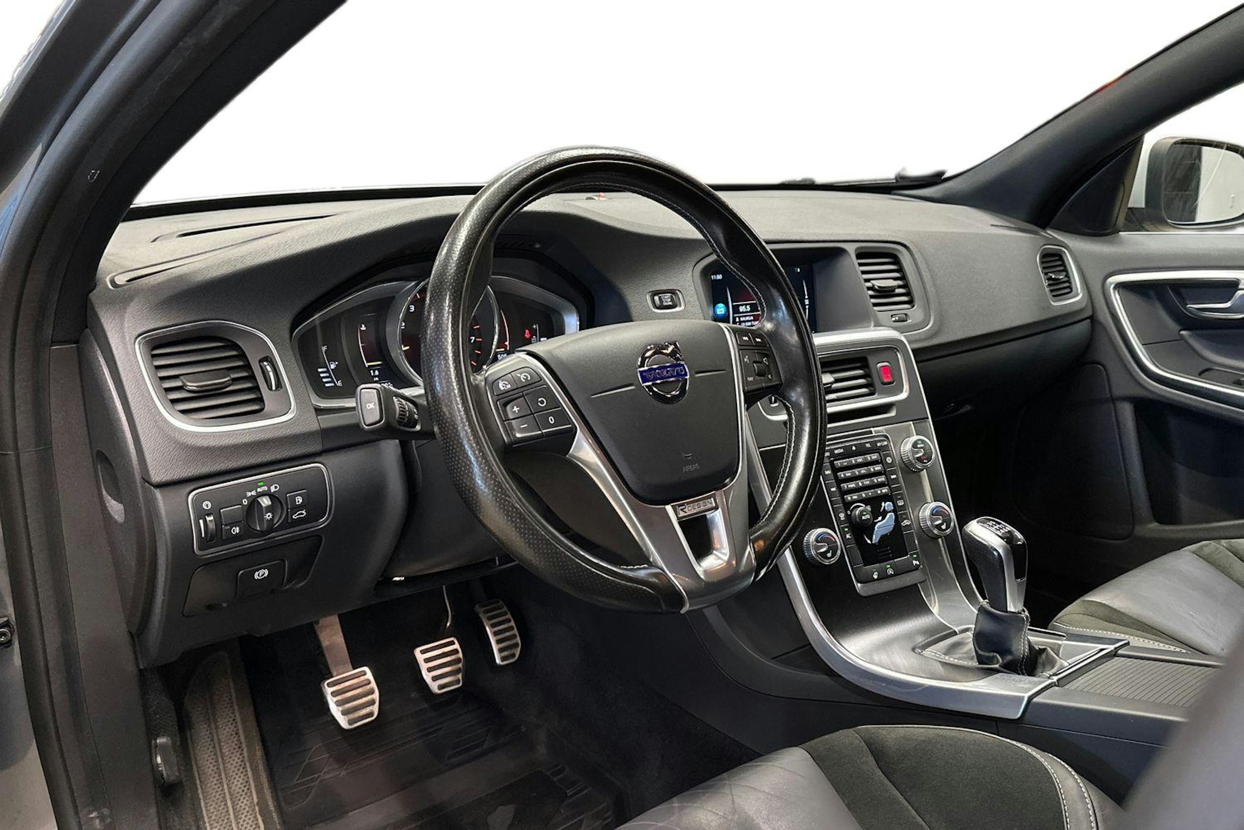 harmaa Volvo S60 2017 kuva 10.