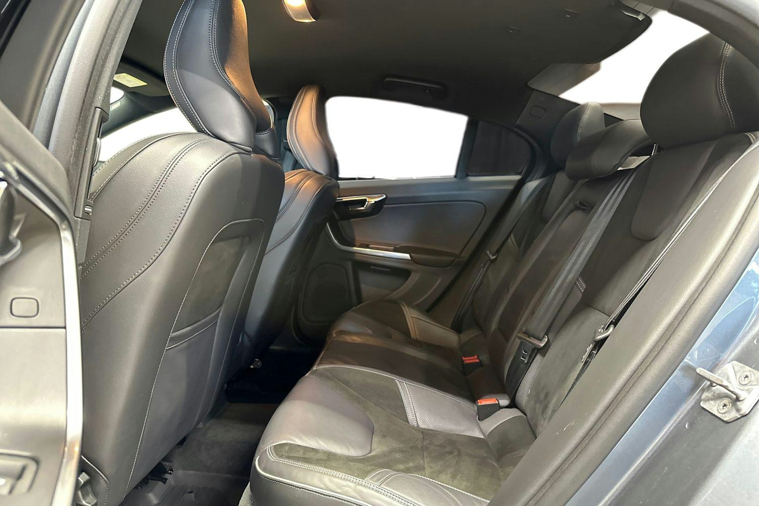 harmaa Volvo S60 2017 kuva 12.