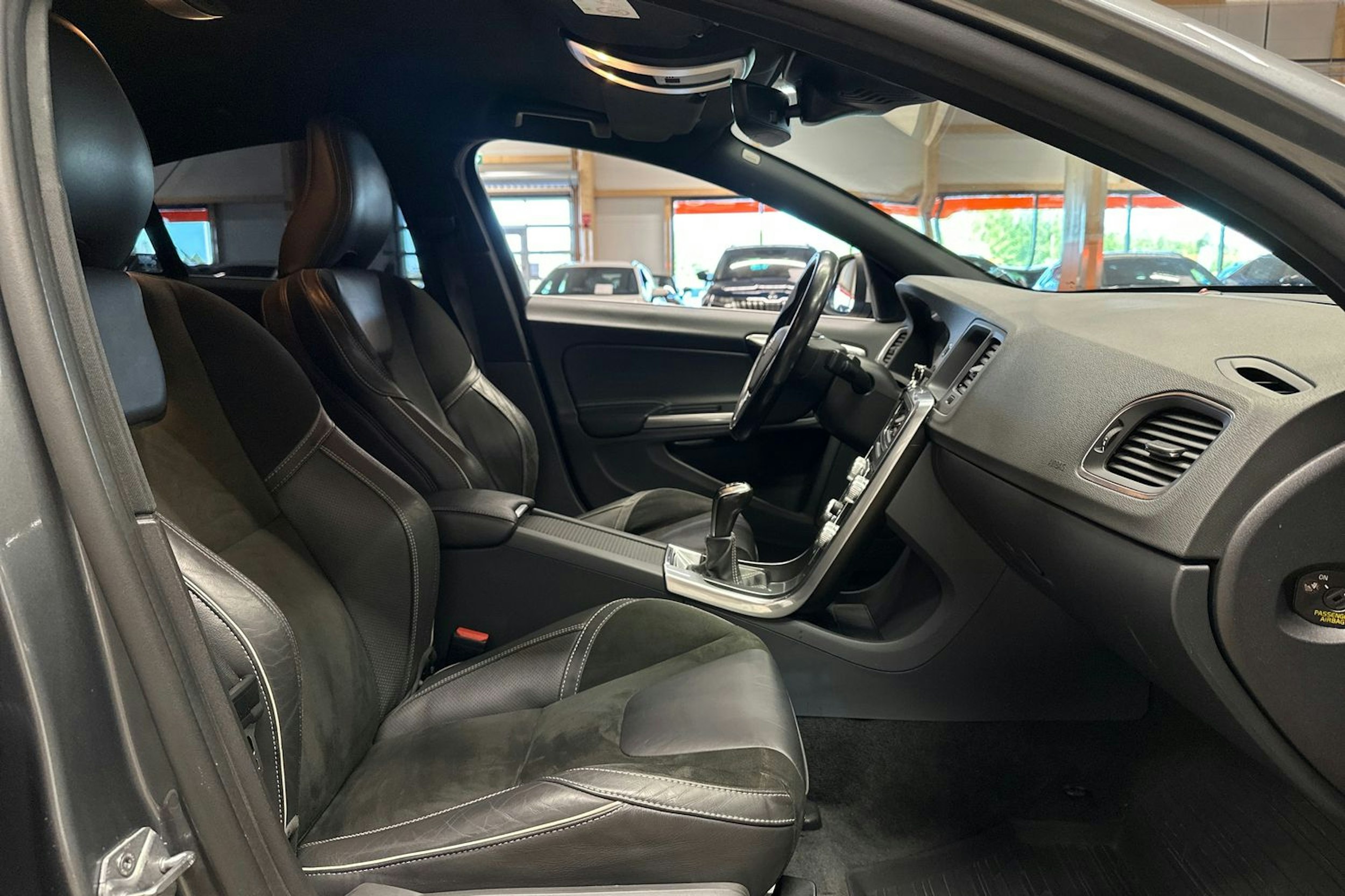 harmaa Volvo S60 2017 kuva 14.