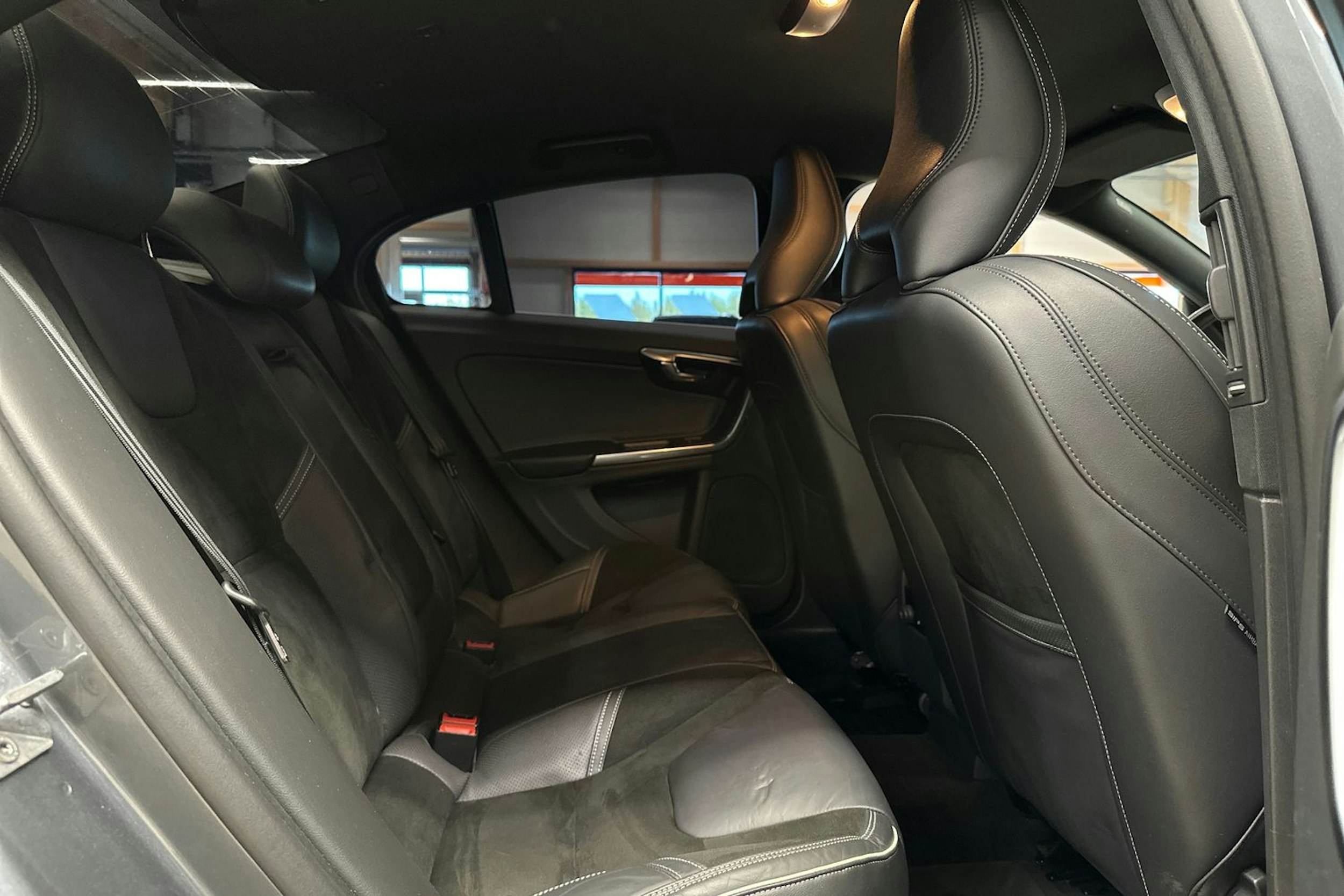 harmaa Volvo S60 2017 kuva 15.