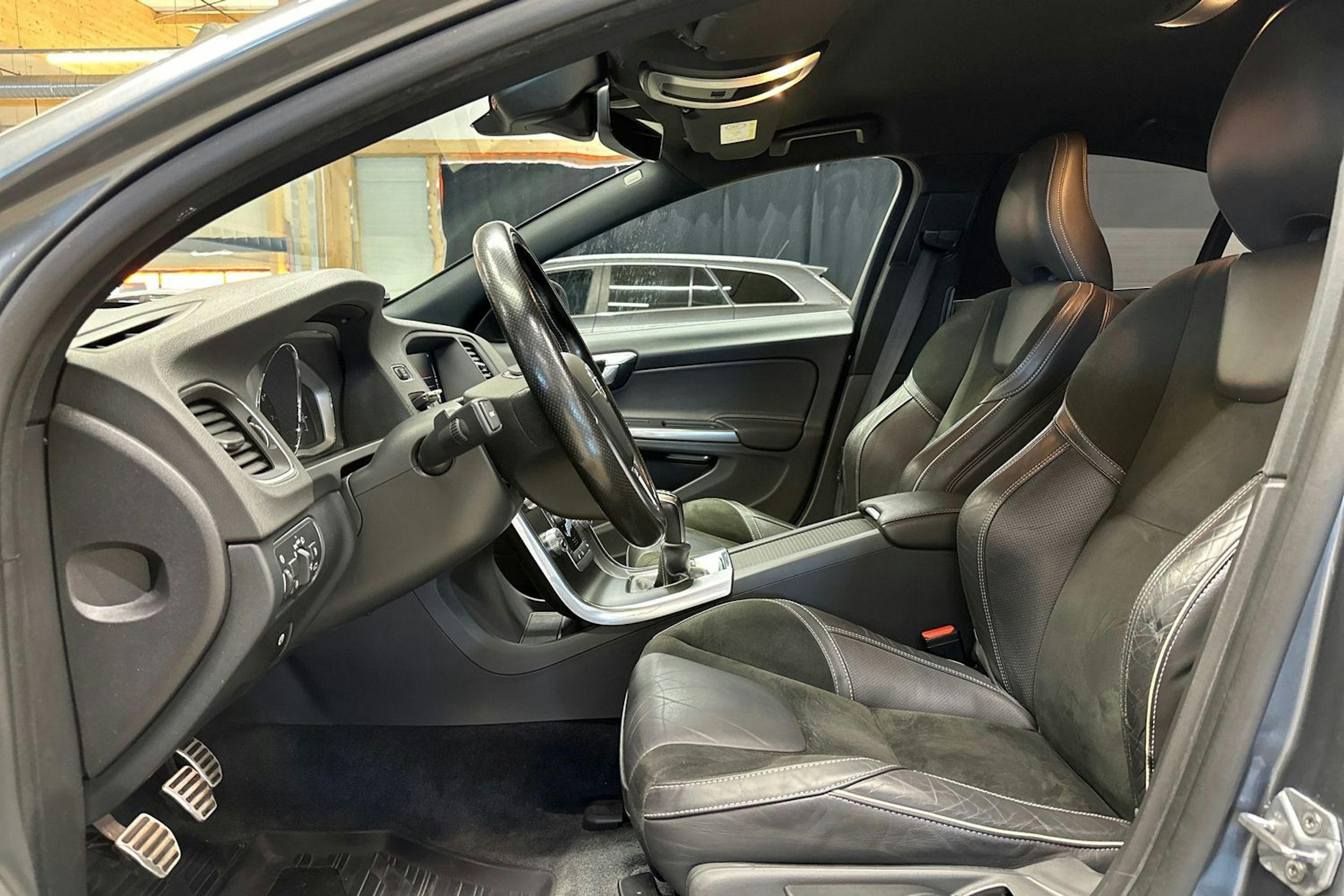 harmaa Volvo S60 2017 kuva 16.