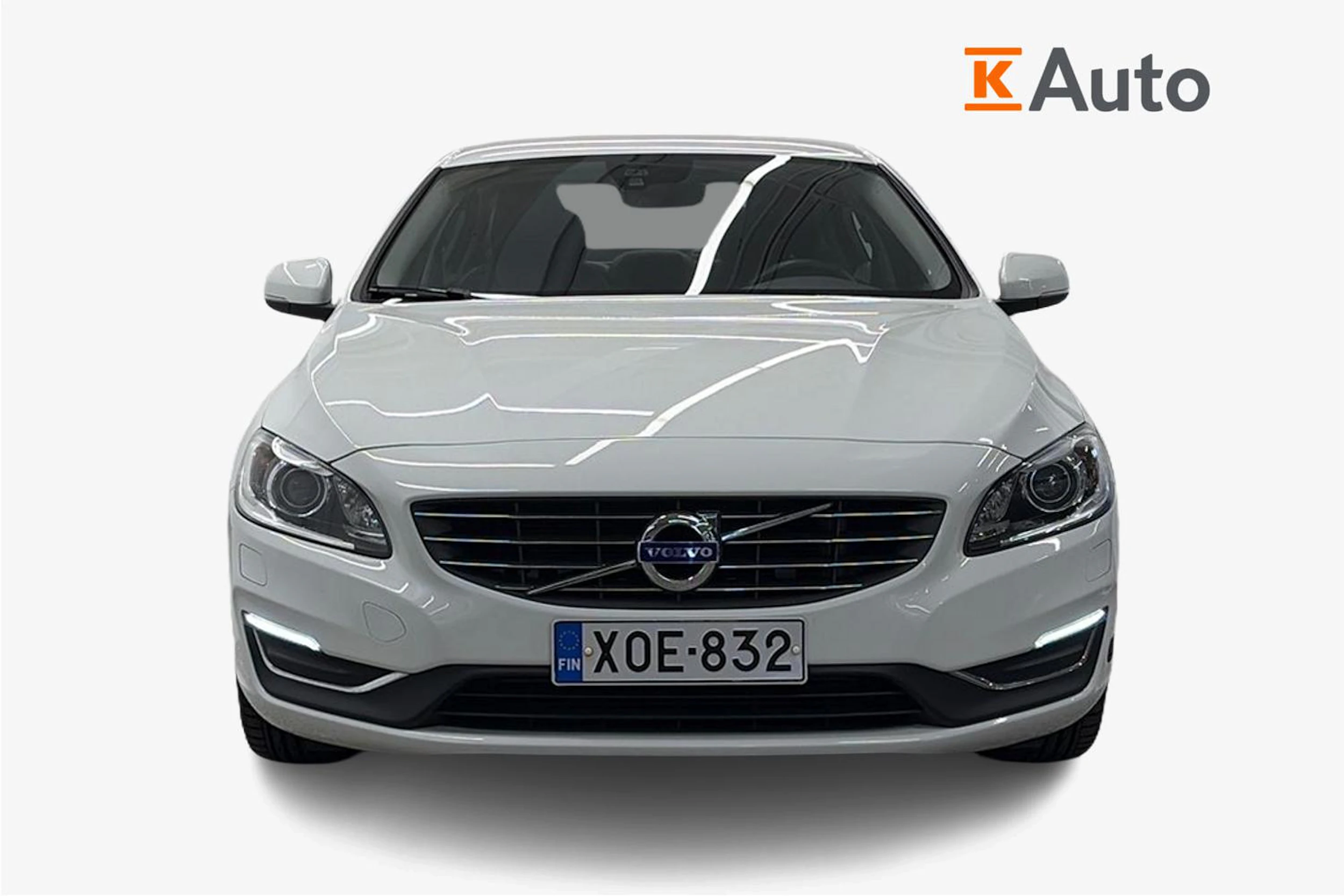 Valkoinen Volvo S60 2017 kuva 4.