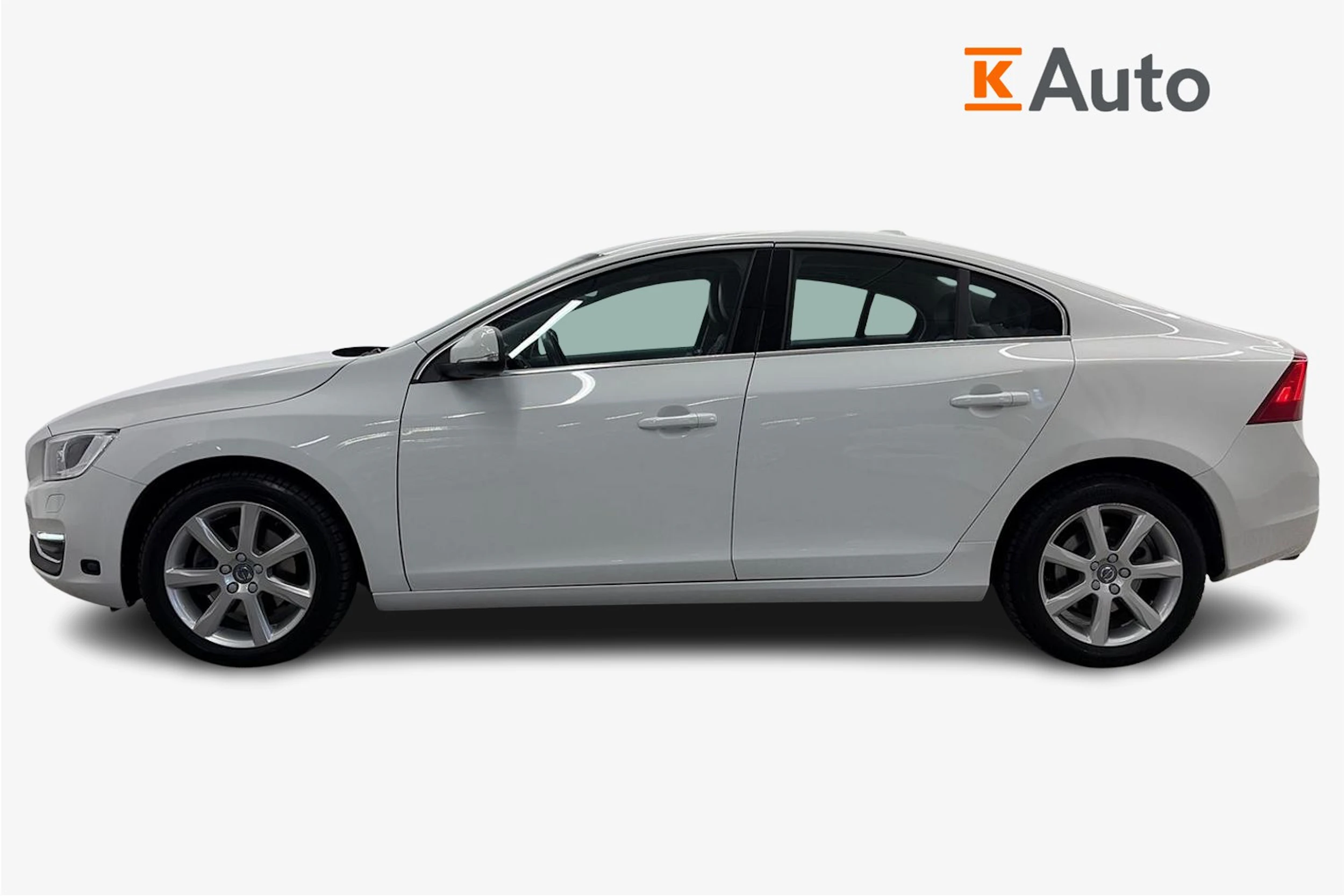 Valkoinen Volvo S60 2017 kuva 5.