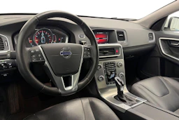 Valkoinen Volvo S60 2017 kuva 6.