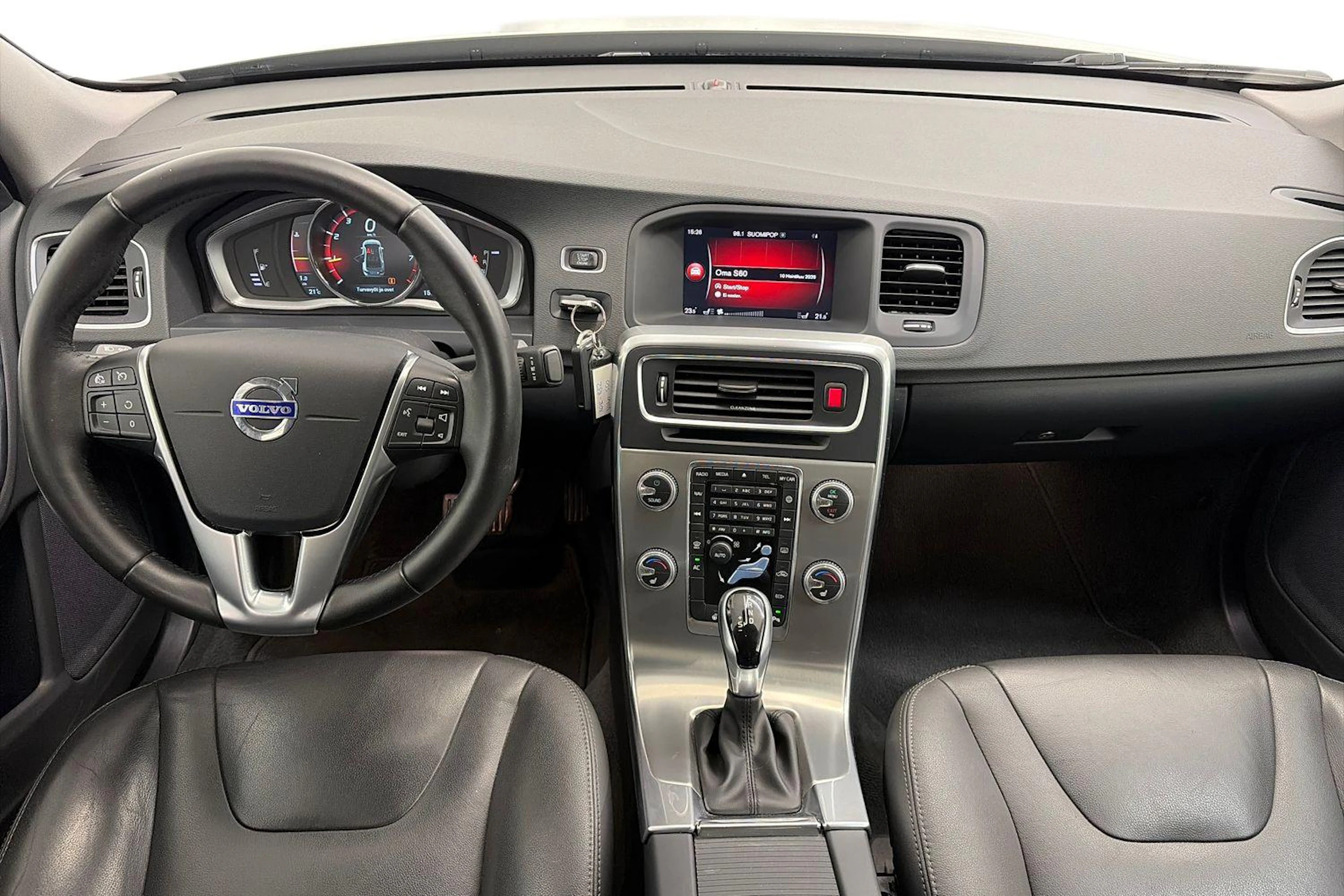 Valkoinen Volvo S60 2017 kuva 7.