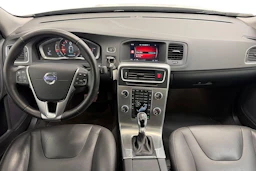 Valkoinen Volvo S60 2017 kuva 7.