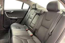 Valkoinen Volvo S60 2017 kuva 8.
