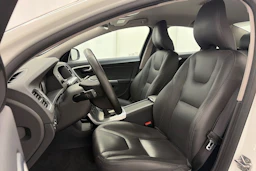 Valkoinen Volvo S60 2017 kuva 12.