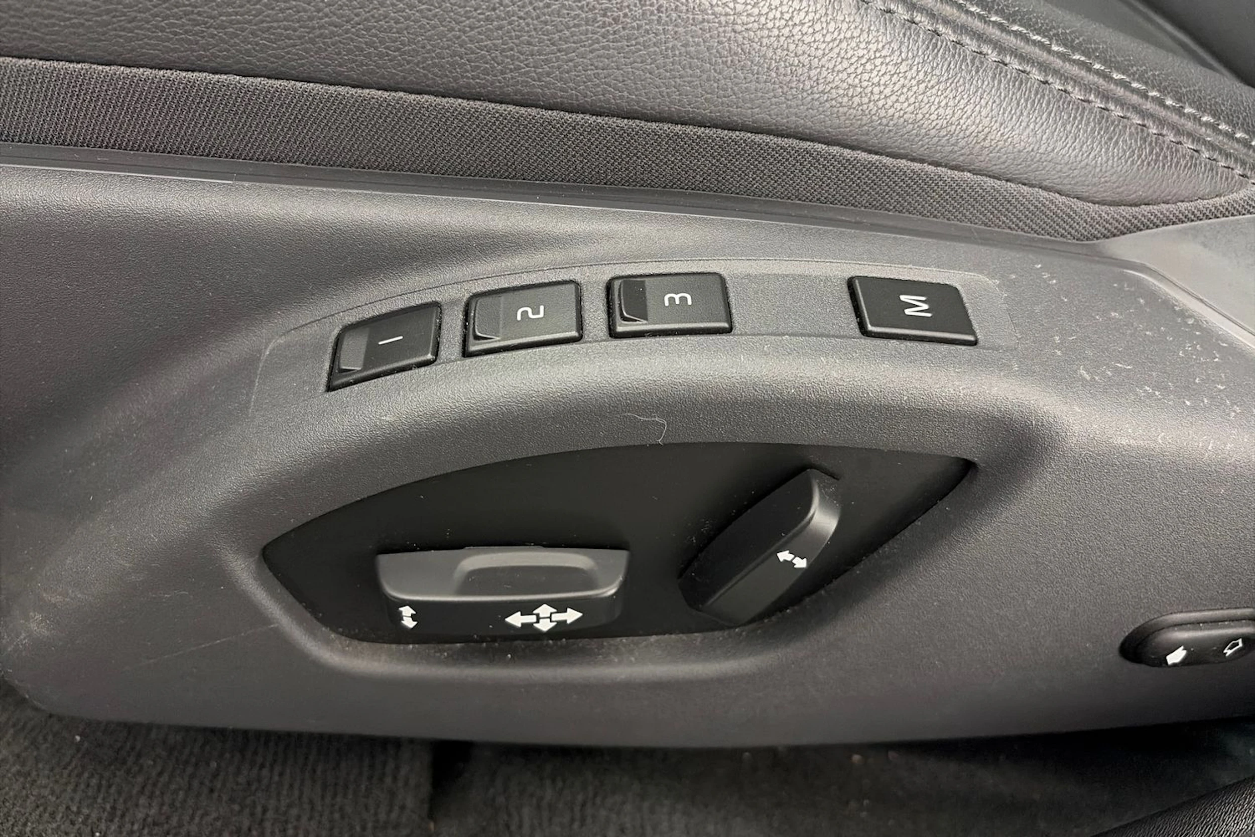 Valkoinen Volvo S60 2017 kuva 13.