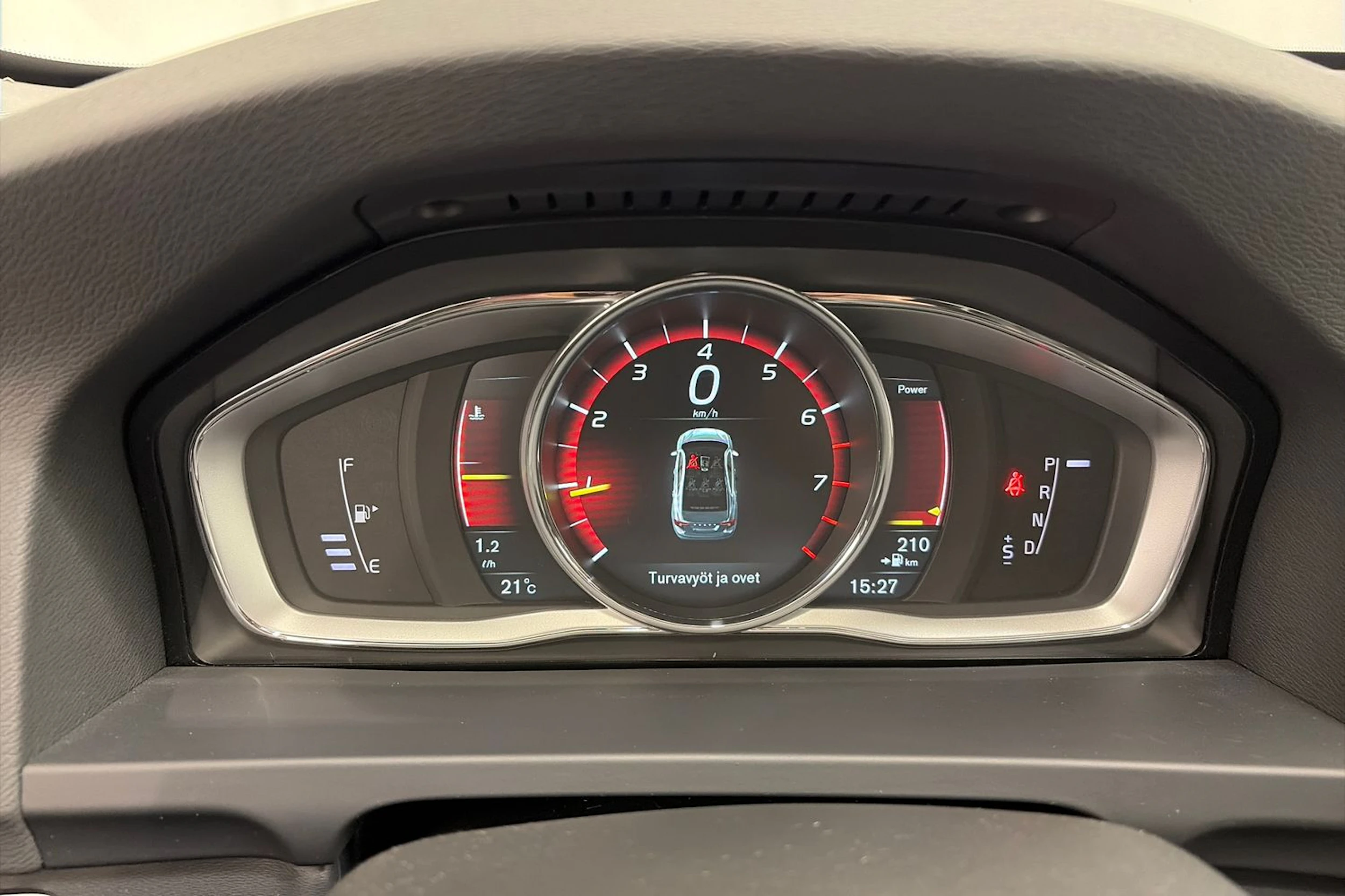 Valkoinen Volvo S60 2017 kuva 14.