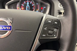 Valkoinen Volvo S60 2017 kuva 16.