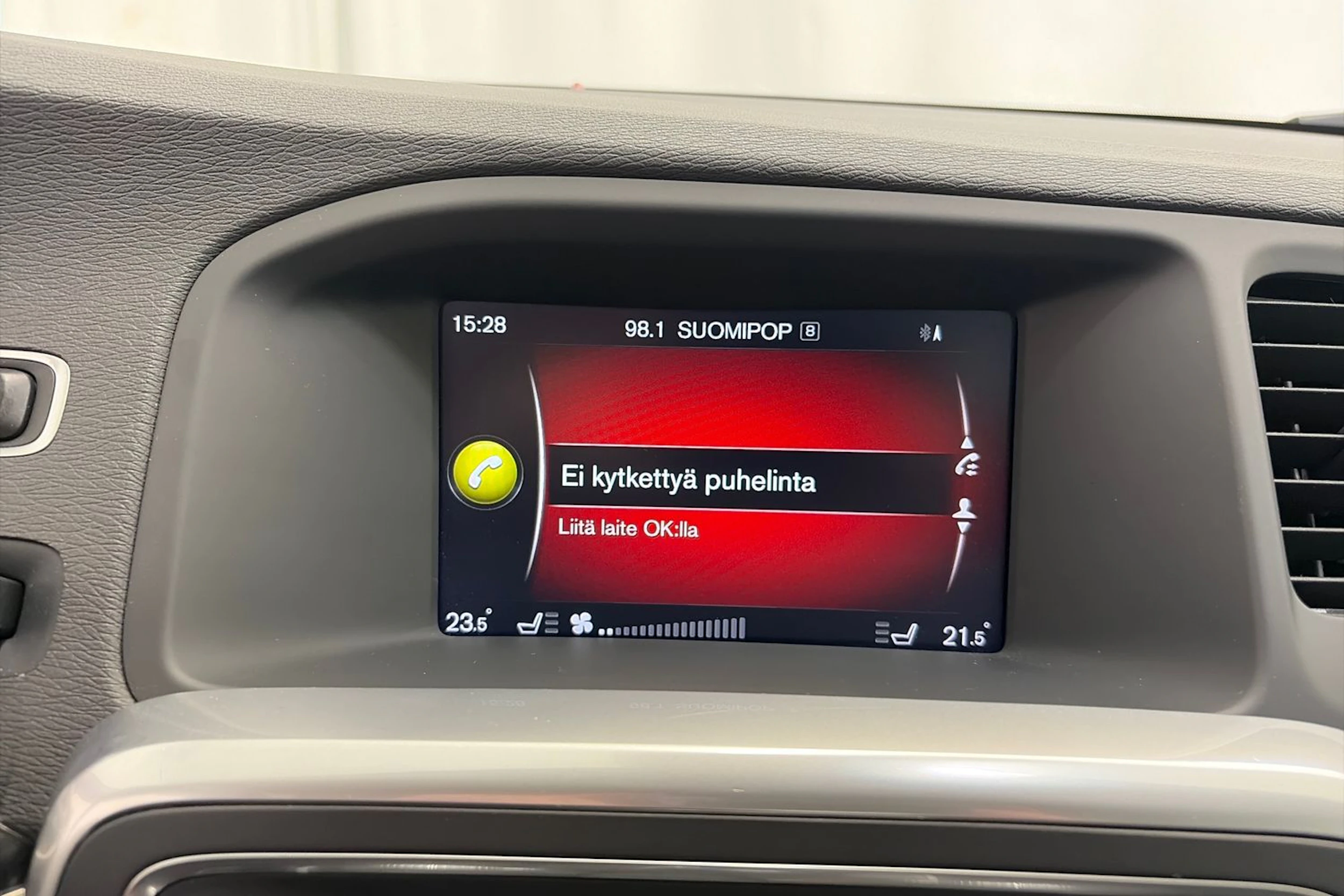Valkoinen Volvo S60 2017 kuva 18.