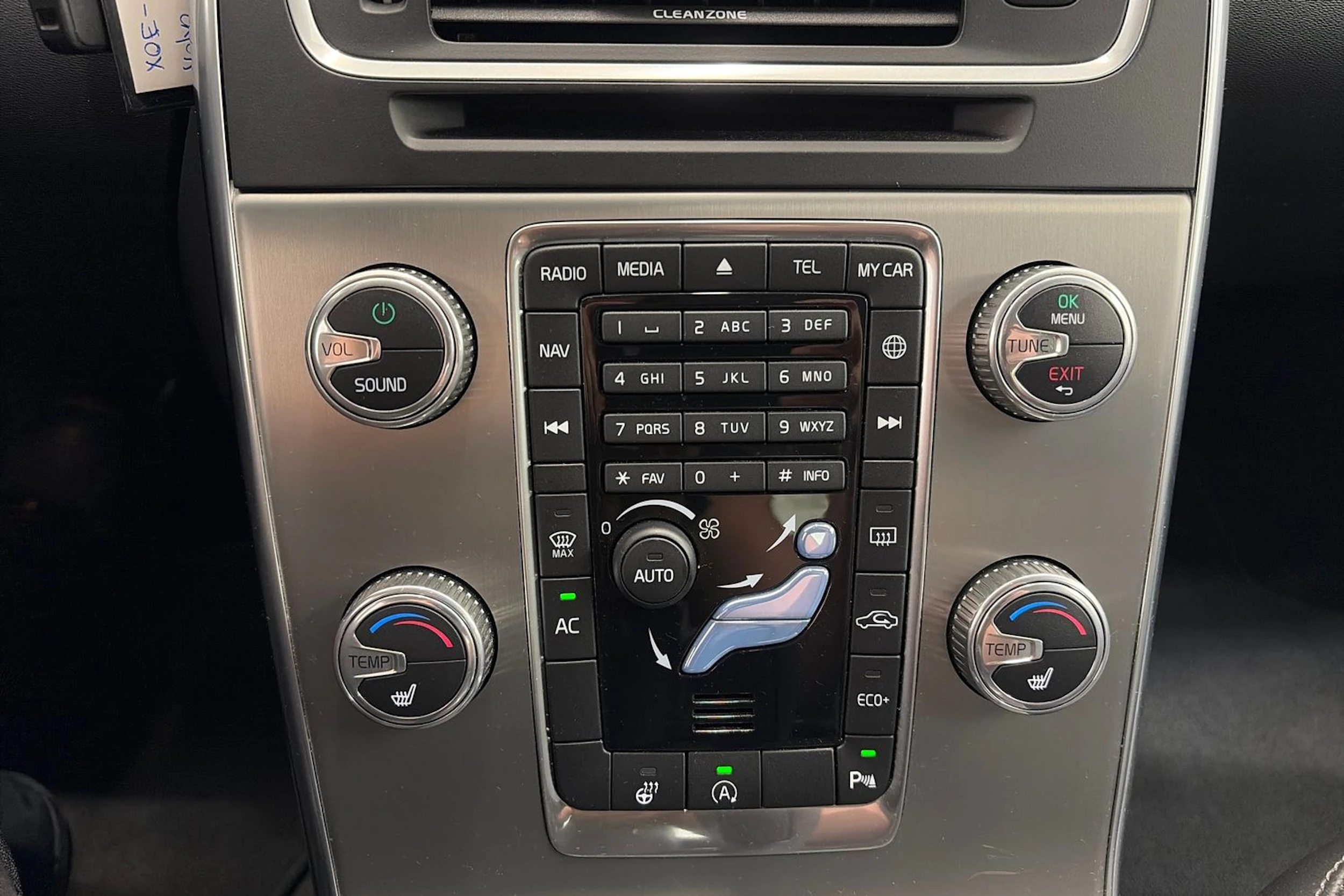 Valkoinen Volvo S60 2017 kuva 20.