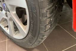 punainen Volvo S60 2017 kuva 13.