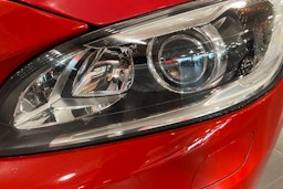 punainen Volvo S60 2017 kuva 15.