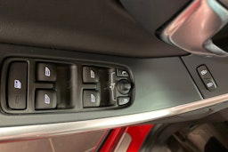 punainen Volvo S60 2017 kuva 16.